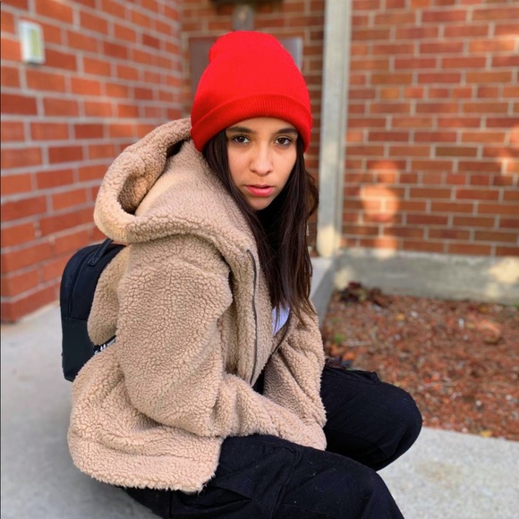 Meet your Posher, Laura - Picture 1 of 1